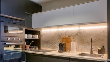 Réfrigérateur, micro-ondes, four, cafetière/bouilloire