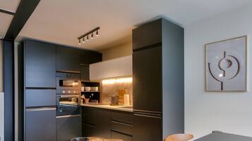 Réfrigérateur, micro-ondes, four, cafetière/bouilloire