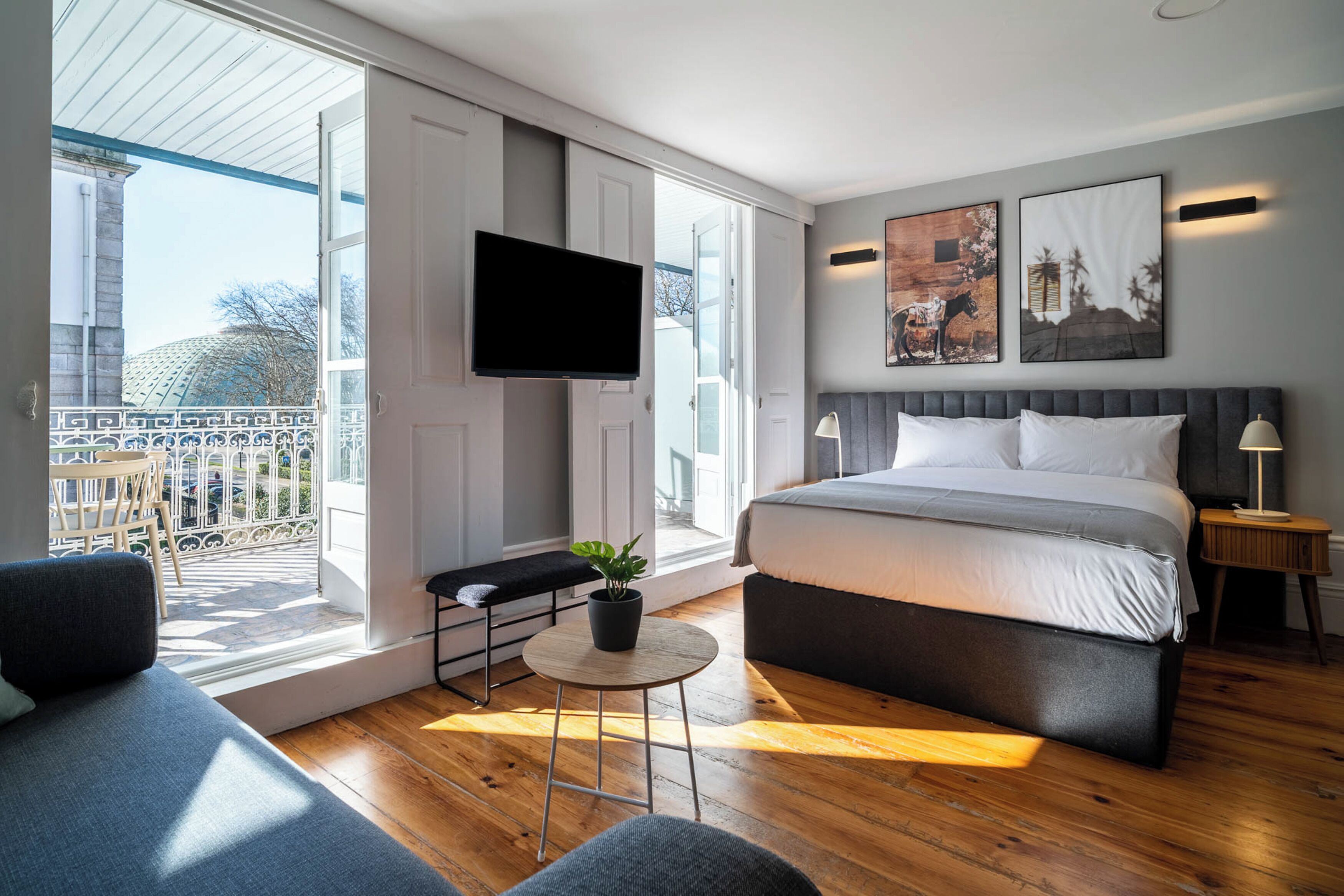 Studio with terrace and sofa bed | Yksilöllisesti sisustettu, yksilöllisesti kalustettu, työpöytä