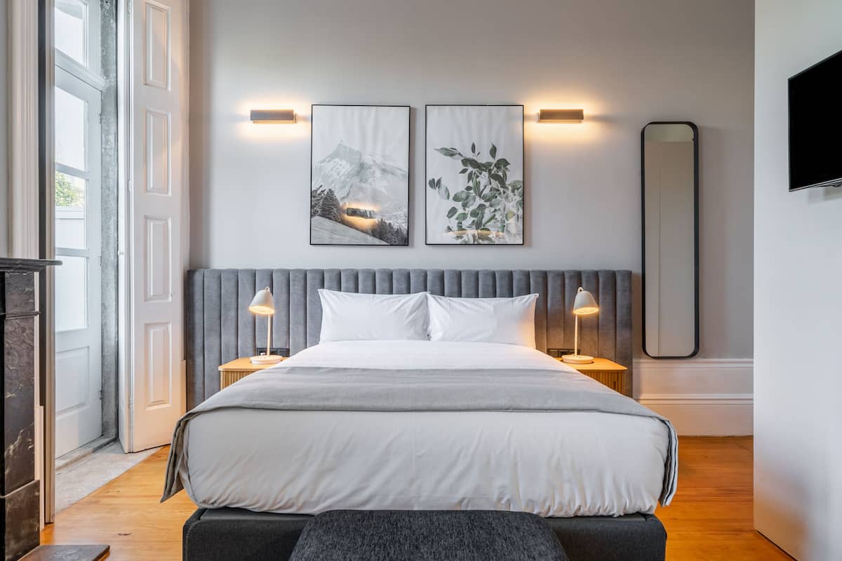 Studio with balcony | Con stile personalizzato, con arredamento individuale, una scrivania