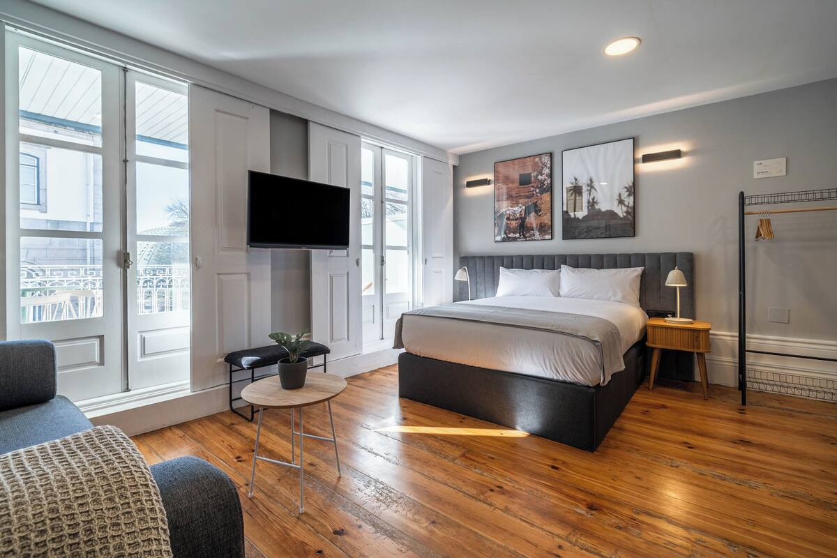 Studio with terrace and sofa bed | Yksilöllisesti sisustettu, yksilöllisesti kalustettu, työpöytä