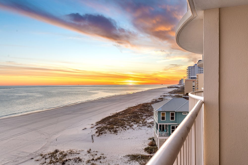 Royal Palms 603