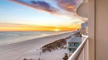 Apartamento executivo, 1 quarto, sacada, vista para a praia | Vista da sacada