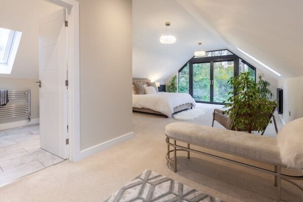 6 habitaciones, tabla de planchar con plancha, wifi y ropa de cama 