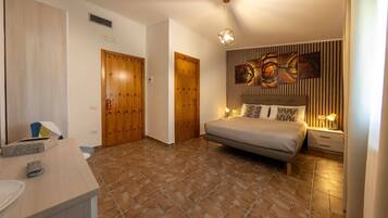 Basic Room | In-room safe, free WiFi