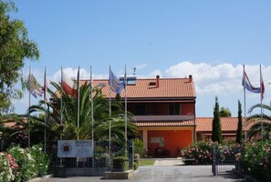 Esterni