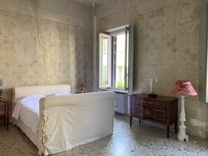 2 bedrooms, desk, free WiFi, bed sheets - 7. Frecavalli Apartment in period building  (Crema)