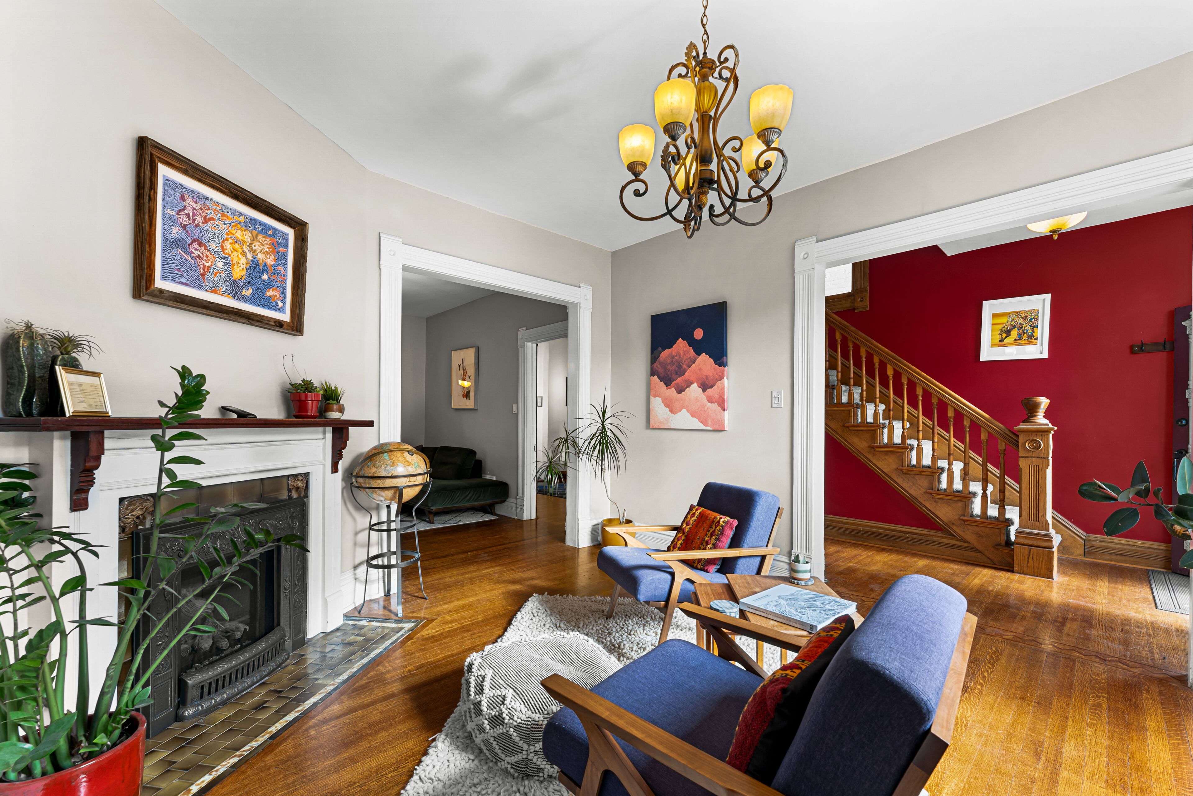 New year discount! Beautiful  Victorian in prime location. Grill & fire pit! 