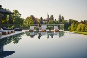Piscine extérieure (ouverte en saison)