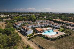 Apartment, 2 Schlafzimmer, Balkon, Gartenblick | Pool | Außenpool