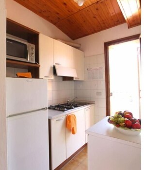 Frigorífic, microones i trona 