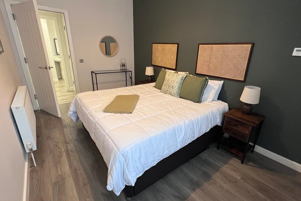 1 bedroom, in-room safe, individually decorated, individually furnished