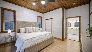 3 slaapkamers, een strijkplank/strijkijzer, reisbedje, wifi