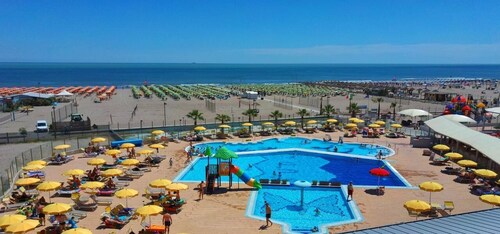 Vacation park Rosapineta Sud Mobilehome C4 for 4 persons