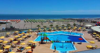 Vacation park Rosapineta Sud Mobilehome C4 for 4 persons
