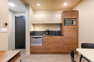 Refrigerador, microondas, horno, lavavajillas