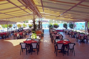 Outdoor dining - Ferienanlage Oliva Mobilehome Standard für 4 Personen (Rabac)