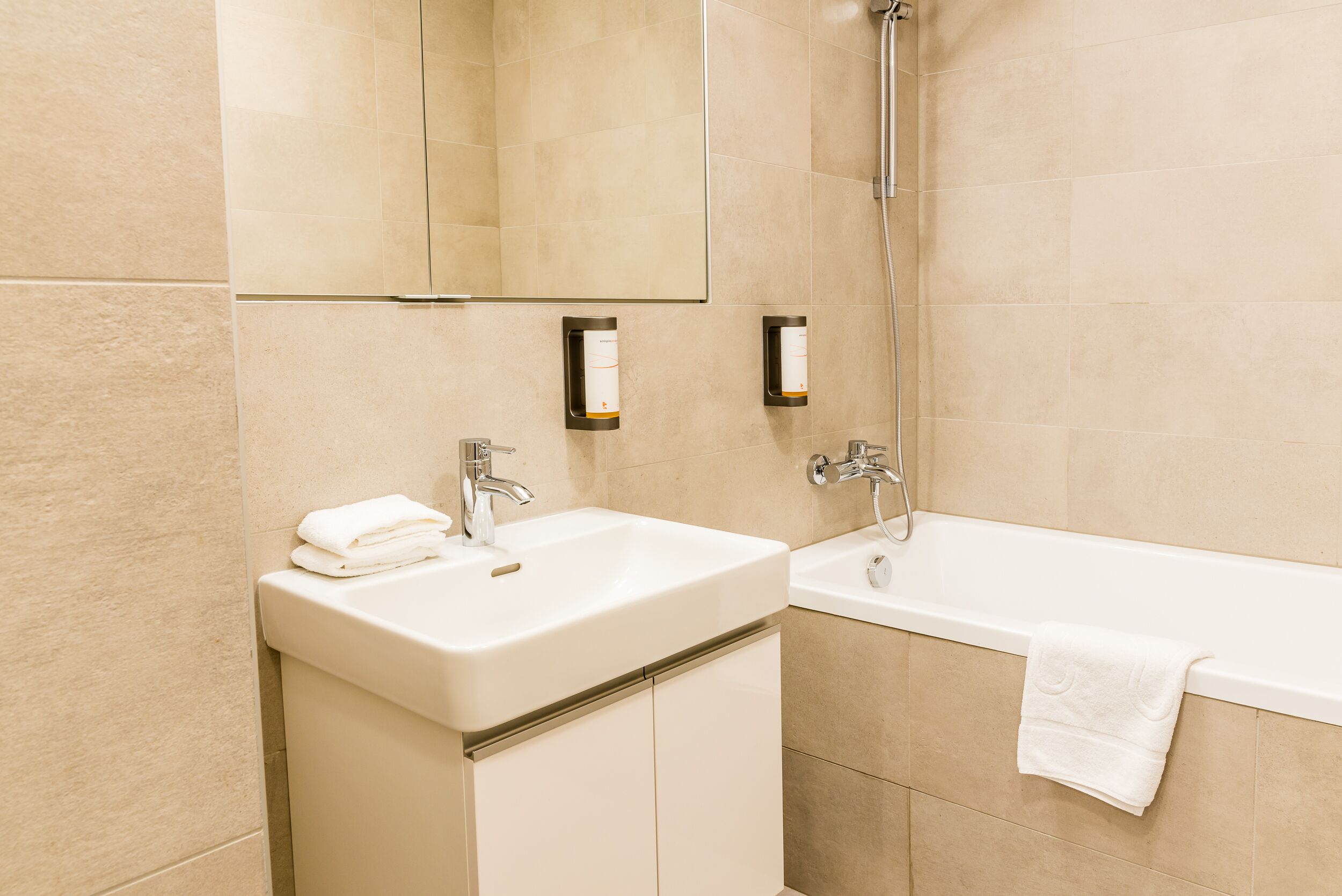 Deluxe Apartment with Air Conditioning | Bathroom | Bathtub, hair dryer, towels, soap