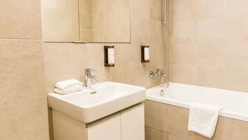 Deluxe Apartment with Air Conditioning | Bathroom