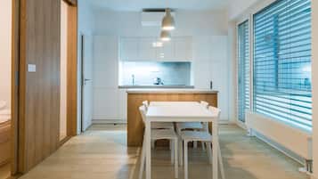 1 bedroom, hypo-allergenic bedding, laptop workspace, blackout curtains