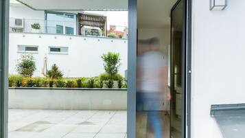 Studio with Air Conditioning and Balcony | Terrace/patio