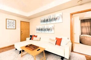 4 bedrooms, premium bedding, down duvets - McAllen Majesty 4BR w Pool and Comfort (McAllen)