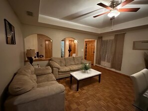 Televisi 55-inci dengan saluran TV kabel