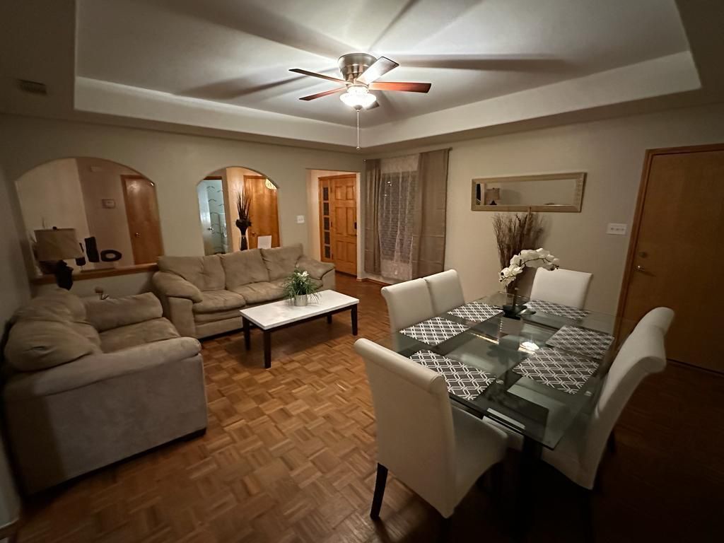 55-吋電視，提供有線頻道