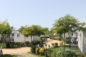 Property grounds - Feriendorf Els Pins Mobilehome Premium 2AC für 6 Personen (Malgrat de Mar)