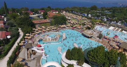 Ferienanlage Piani di Clodia Dreizimmer-Reihenhaus Trilo Valpolicella für 5 Personen