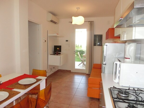 Apartment, 2 Bedrooms, Garden View | Dining room - Modern Flat With Swimming Pool and Solarium (San Michele al Tagliamento)