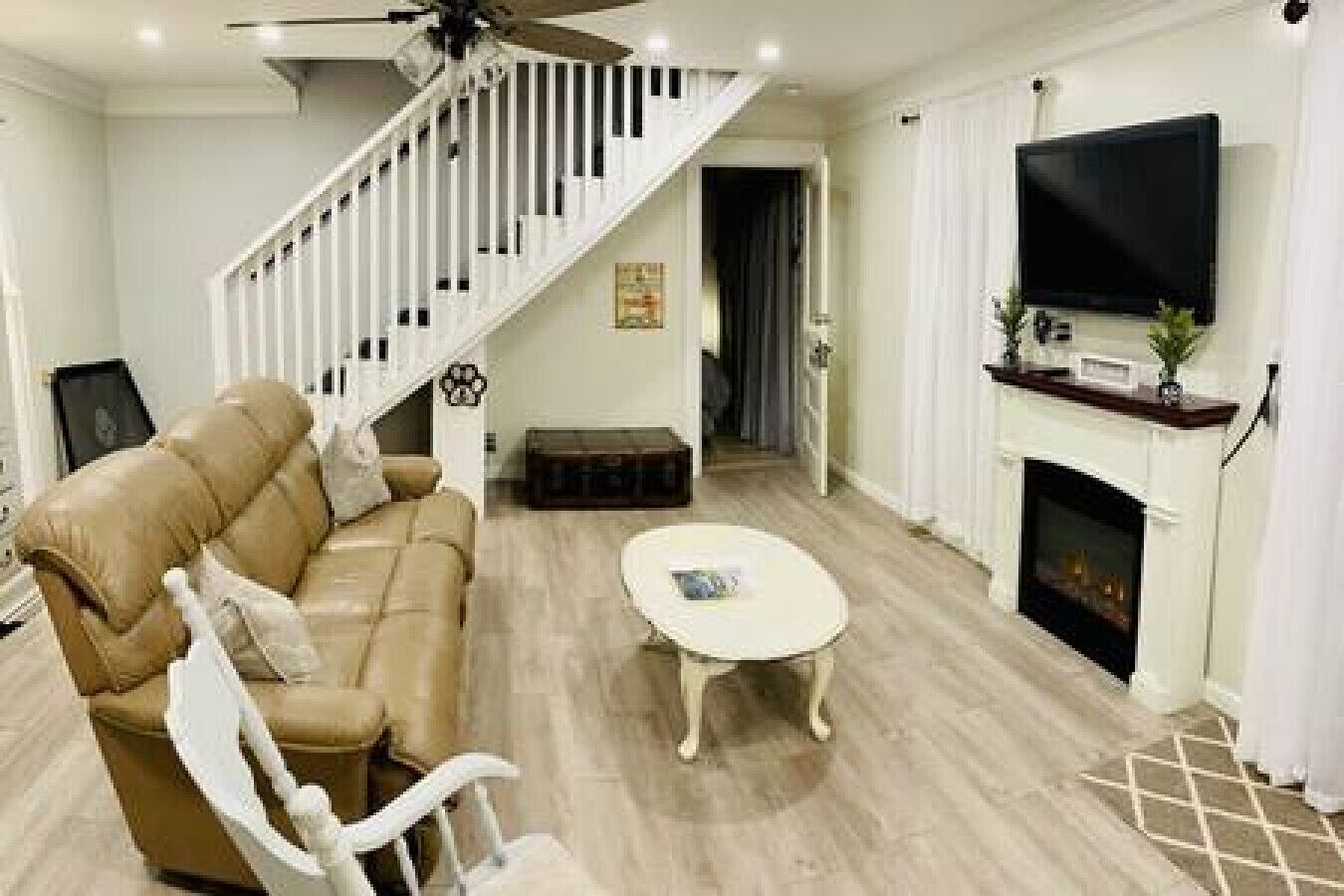 TV, peis, bordtennis og stereoanlegg