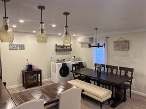 Dining - Beautiful farmhouse in Fernandina Beach (Fernandina Beach)