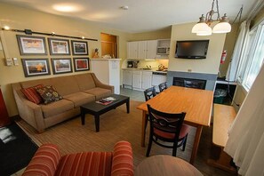 Living area - The Village of Loon Mountain 
Please notify 30 days before booking (Lincoln)
