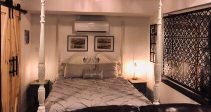 French Cottage Studio • Dog-Friendly • Near Amelia Island
