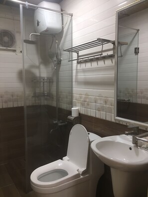 Family Villa | Bathroom | Shower, rainfall showerhead, hair dryer, towels - Scent Village  (Da Lat)