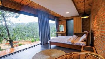 5 kamar tidur, setrika/meja setrika, Wi-Fi gratis, dan seprai linen