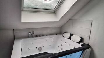 Jetted tub, hair dryer, towels, soap