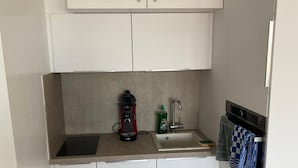 Coffee/tea maker, fridge, microwave, oven - Appartement T2 Refait à Neuf (Cabourg)