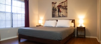 Cozy and Spacious Denton Getaway