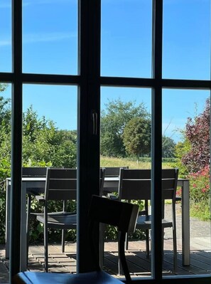 Outdoor dining - Neu! Haus "steuerbord" Herrlicher Landschaftsblick Mein Fleckchen Rügen! (Neuenkirchen)