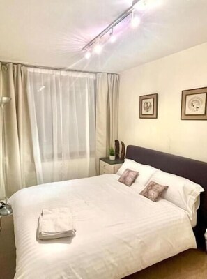 2 slaapkamers, een strijkplank/strijkijzer, wifi, beddengoed