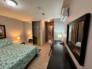 3 makuuhuonetta, silitysrauta/-lauta, ilmainen Wi-Fi, vuodevaatteet