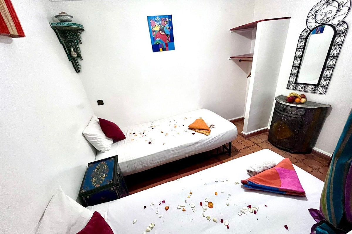 Traditional Room | WiFi (free), bed sheets