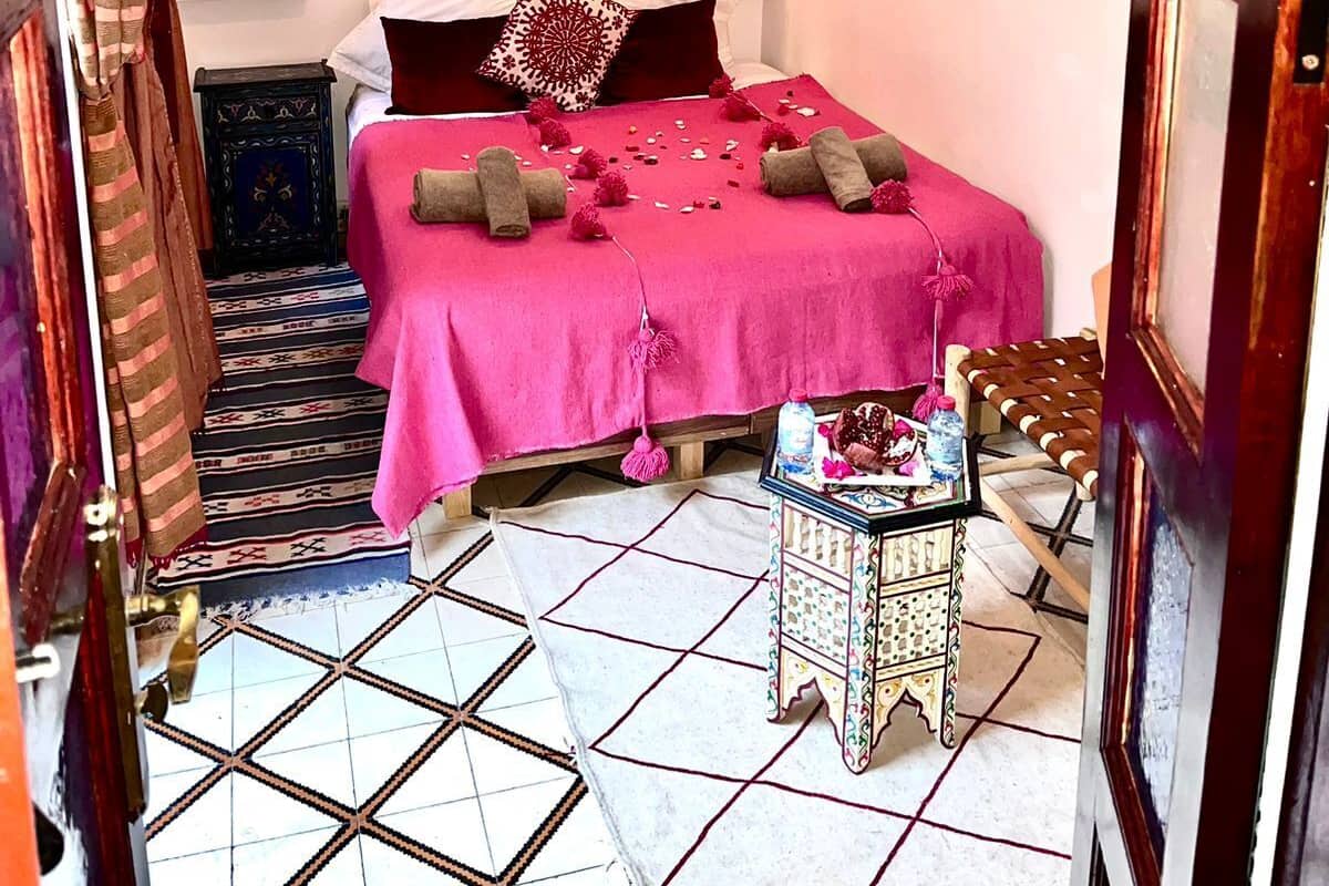 Honeymoon Room | WiFi (free), bed sheets