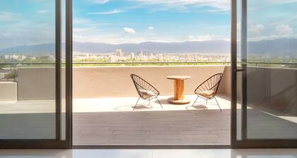 Unique Apartment.
Beautiful brand new apartment 7 blocks from the city center