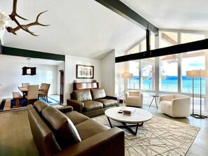 TV, fireplace - Wild Flower Cove Summ (Rollins)