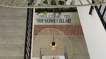 Quầy tiếp tân