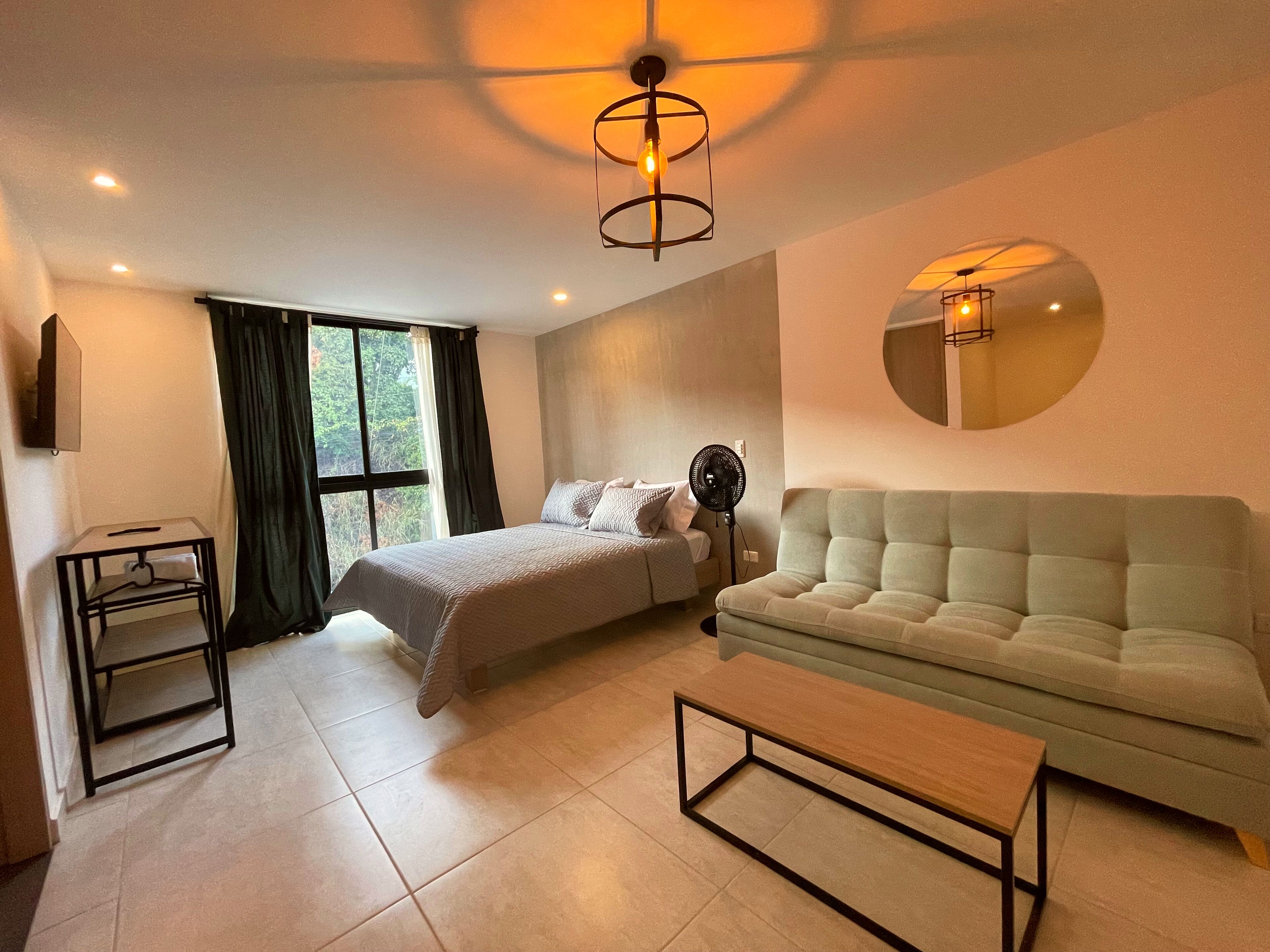 Hypo-allergenic bedding, free WiFi