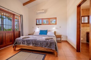 4 chambres, fer et planche à repasser, Wi-Fi, draps fournis